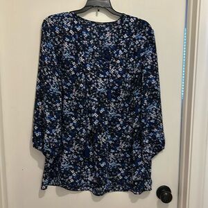 Nice top with cornflower blue flowers